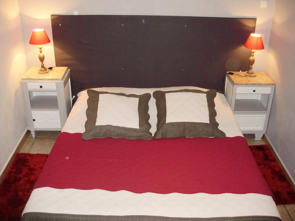 Auberge Du Bord Des Eaux - Demi-Pension Assuree Sur Reservation Сен-Аман-лез-О Екстериор снимка