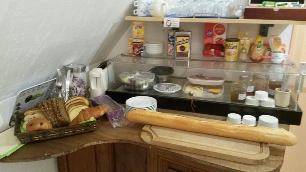 Auberge Du Bord Des Eaux - Demi-Pension Assuree Sur Reservation Сен-Аман-лез-О Екстериор снимка
