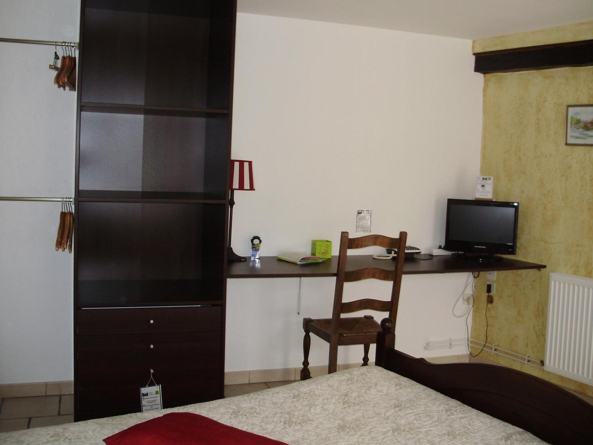 Auberge Du Bord Des Eaux - Demi-Pension Assuree Sur Reservation Сен-Аман-лез-О Екстериор снимка