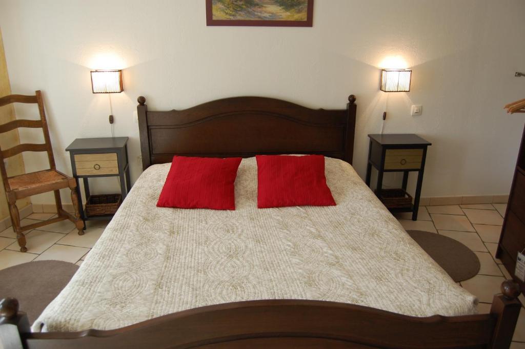Auberge Du Bord Des Eaux - Demi-Pension Assuree Sur Reservation Сен-Аман-лез-О Стая снимка