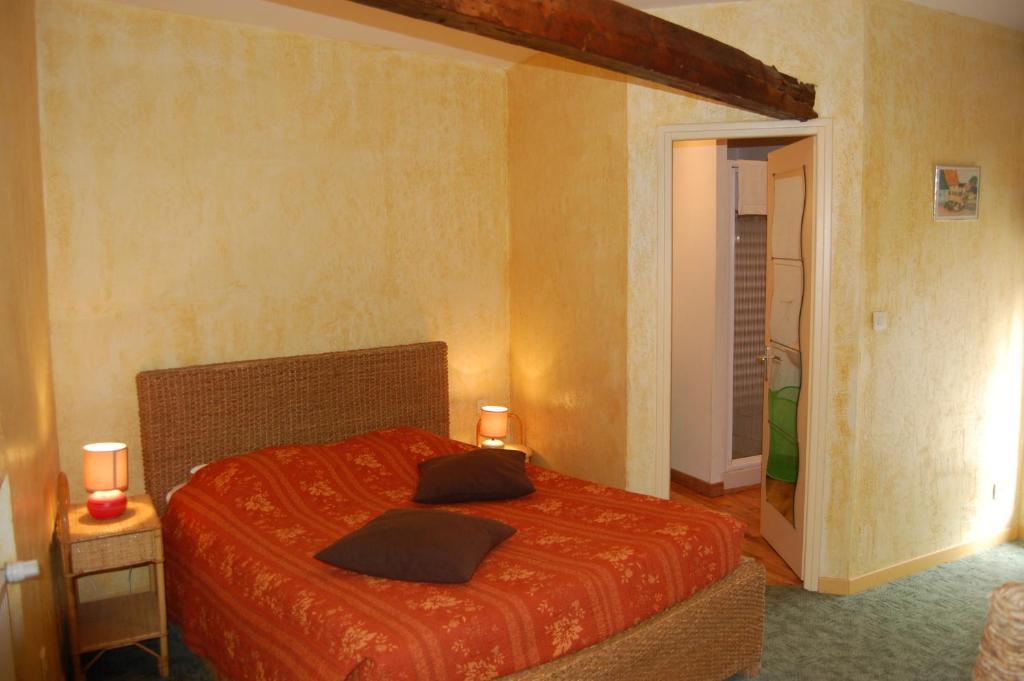 Auberge Du Bord Des Eaux - Demi-Pension Assuree Sur Reservation Сен-Аман-лез-О Стая снимка