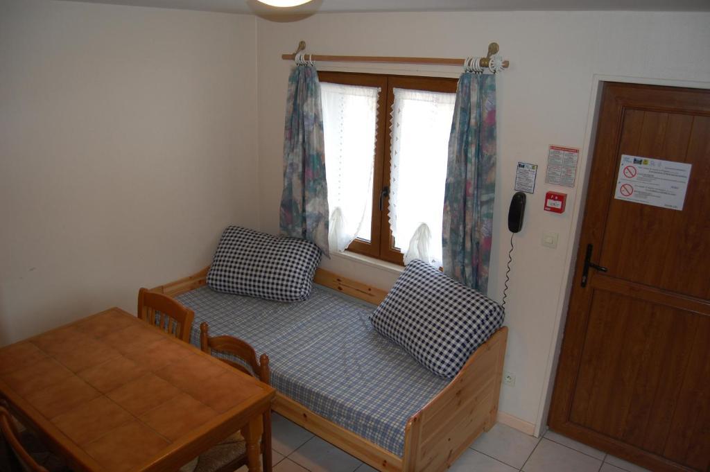 Auberge Du Bord Des Eaux - Demi-Pension Assuree Sur Reservation Сен-Аман-лез-О Стая снимка