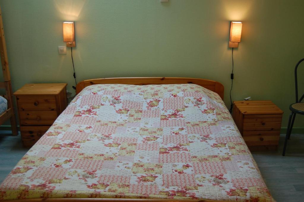 Auberge Du Bord Des Eaux - Demi-Pension Assuree Sur Reservation Сен-Аман-лез-О Стая снимка