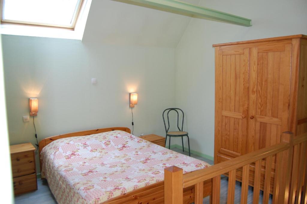 Auberge Du Bord Des Eaux - Demi-Pension Assuree Sur Reservation Сен-Аман-лез-О Стая снимка
