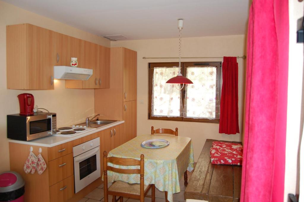 Auberge Du Bord Des Eaux - Demi-Pension Assuree Sur Reservation Сен-Аман-лез-О Стая снимка