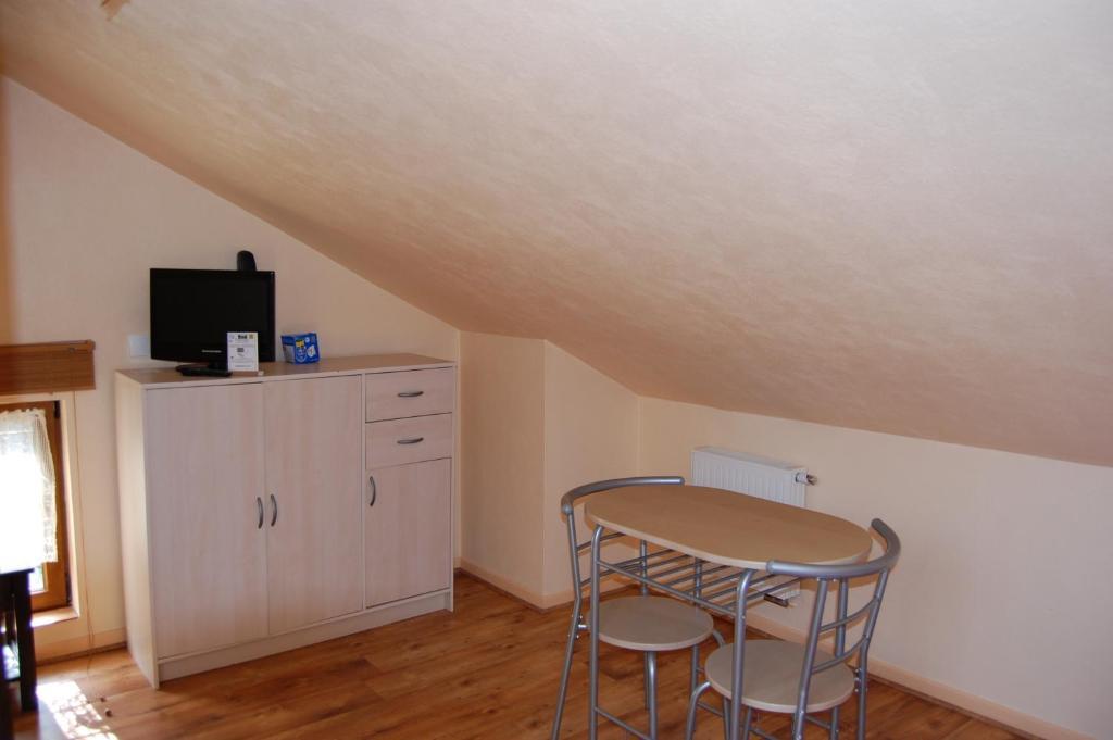 Auberge Du Bord Des Eaux - Demi-Pension Assuree Sur Reservation Сен-Аман-лез-О Стая снимка
