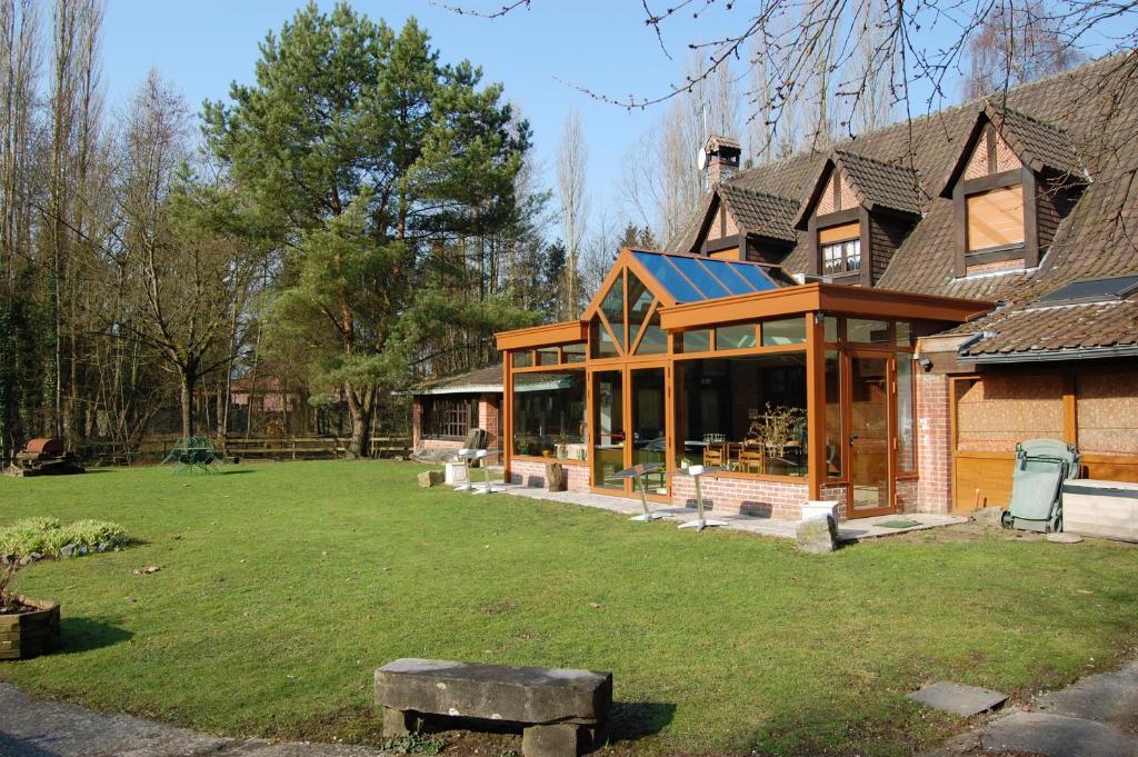 Auberge Du Bord Des Eaux - Demi-Pension Assuree Sur Reservation Сен-Аман-лез-О Екстериор снимка