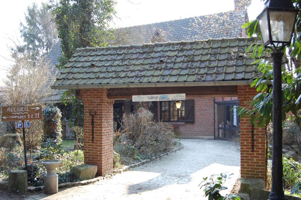 Auberge Du Bord Des Eaux - Demi-Pension Assuree Sur Reservation Сен-Аман-лез-О Екстериор снимка