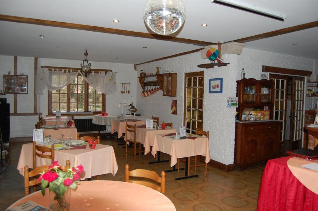 Auberge Du Bord Des Eaux - Demi-Pension Assuree Sur Reservation Сен-Аман-лез-О Екстериор снимка