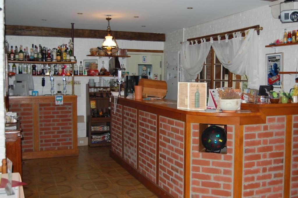 Auberge Du Bord Des Eaux - Demi-Pension Assuree Sur Reservation Сен-Аман-лез-О Екстериор снимка