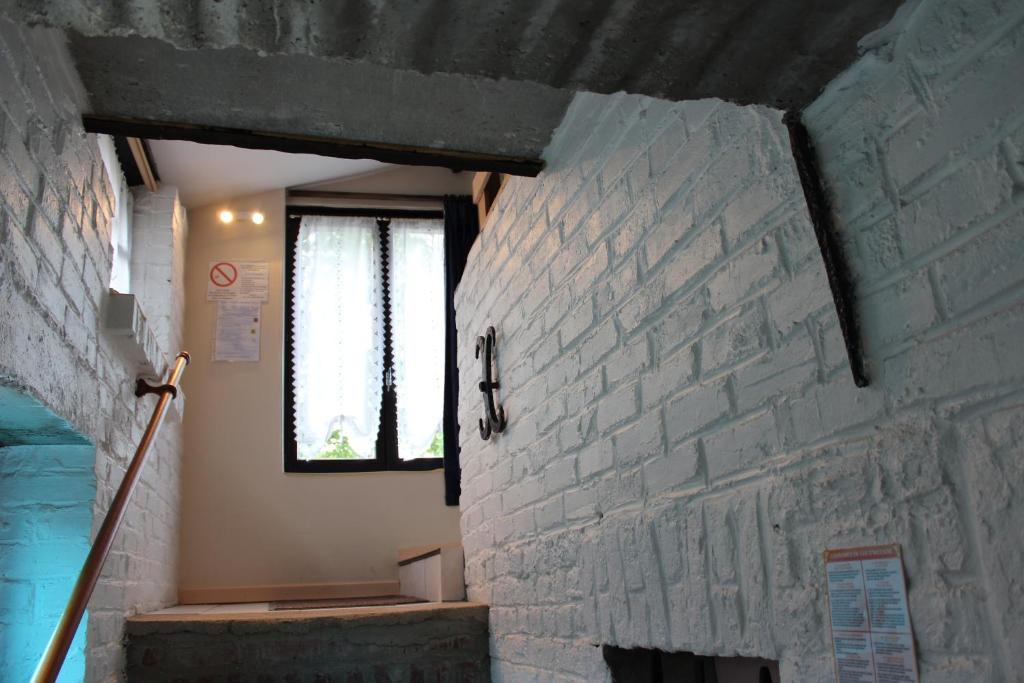 Auberge Du Bord Des Eaux - Demi-Pension Assuree Sur Reservation Сен-Аман-лез-О Стая снимка