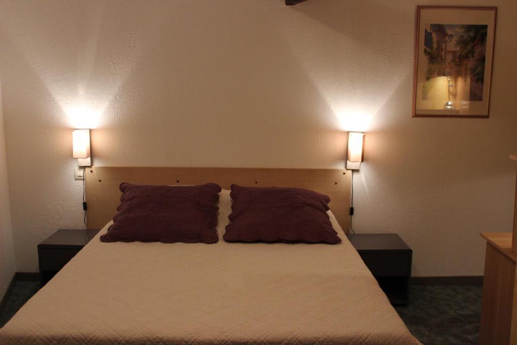 Auberge Du Bord Des Eaux - Demi-Pension Assuree Sur Reservation Сен-Аман-лез-О Стая снимка