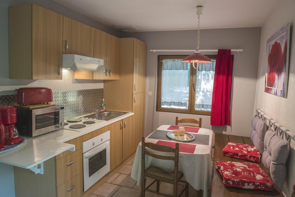 Auberge Du Bord Des Eaux - Demi-Pension Assuree Sur Reservation Сен-Аман-лез-О Екстериор снимка