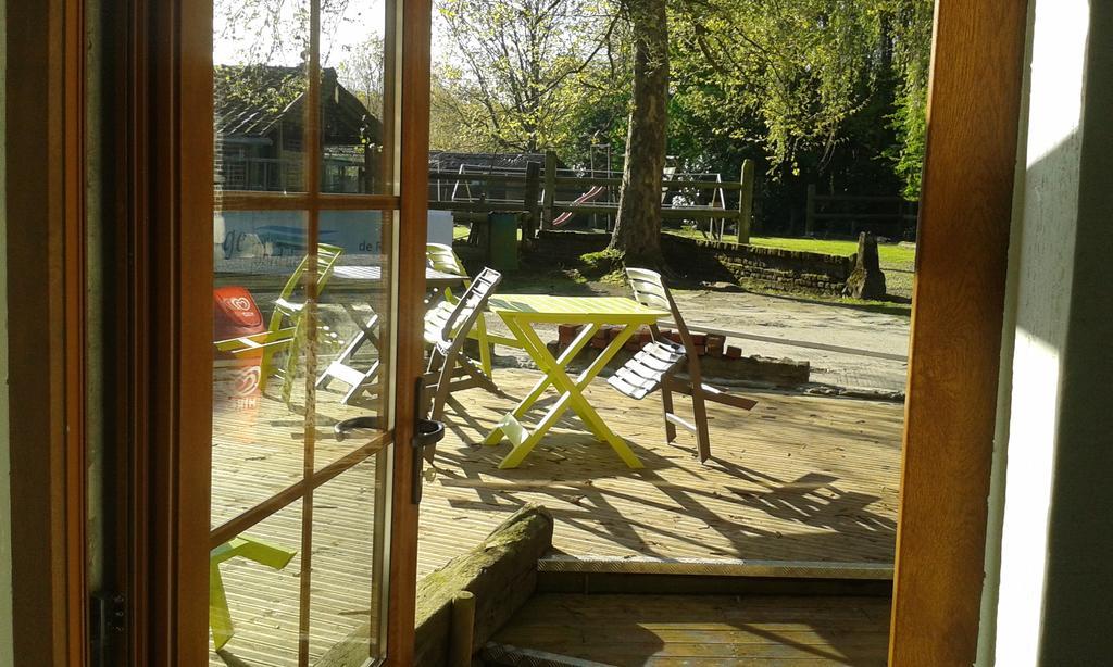 Auberge Du Bord Des Eaux - Demi-Pension Assuree Sur Reservation Сен-Аман-лез-О Екстериор снимка
